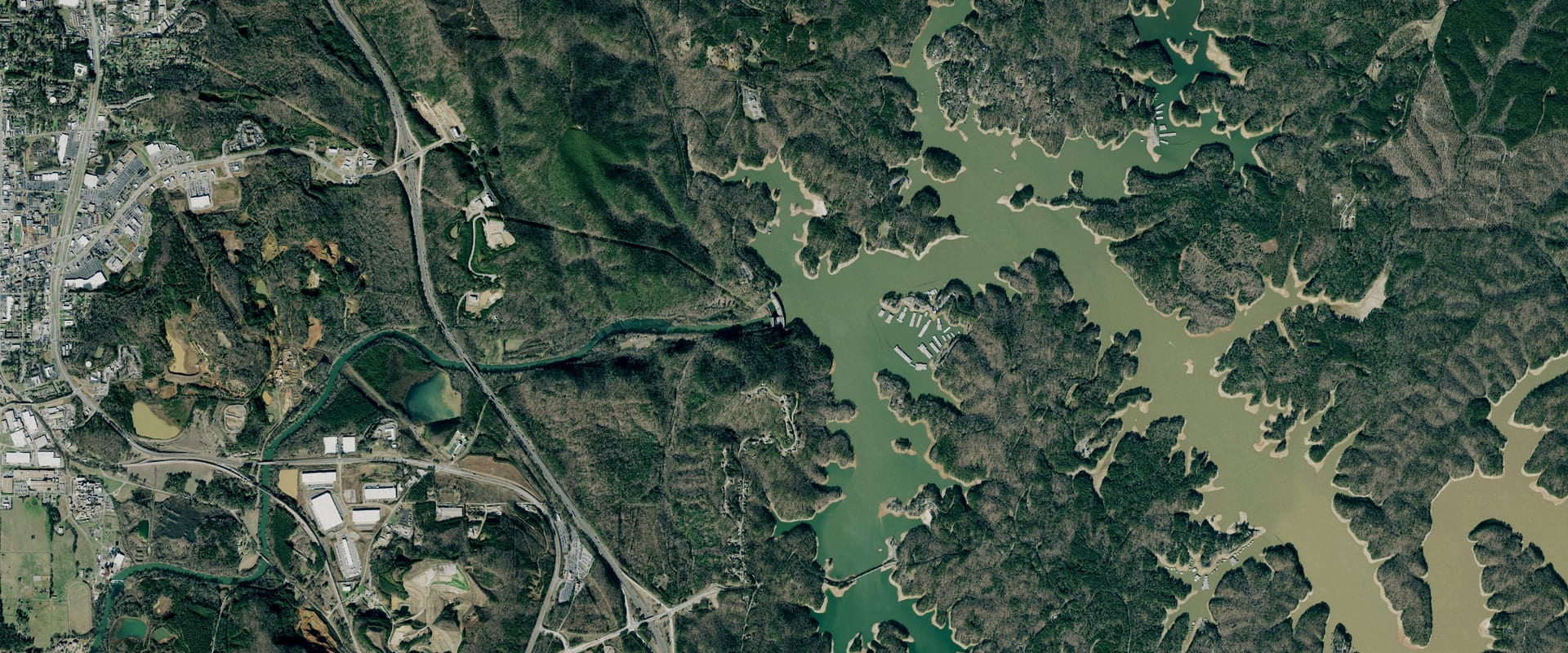 Aerial photo of Lake Allatoona and its shoreline