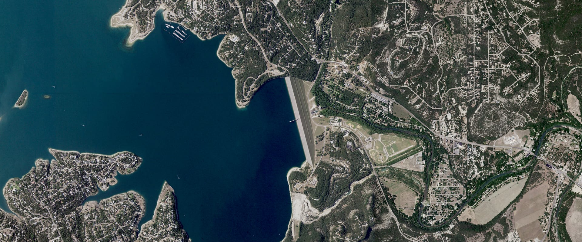 Aerial photo of Canyon Lake and its shoreline