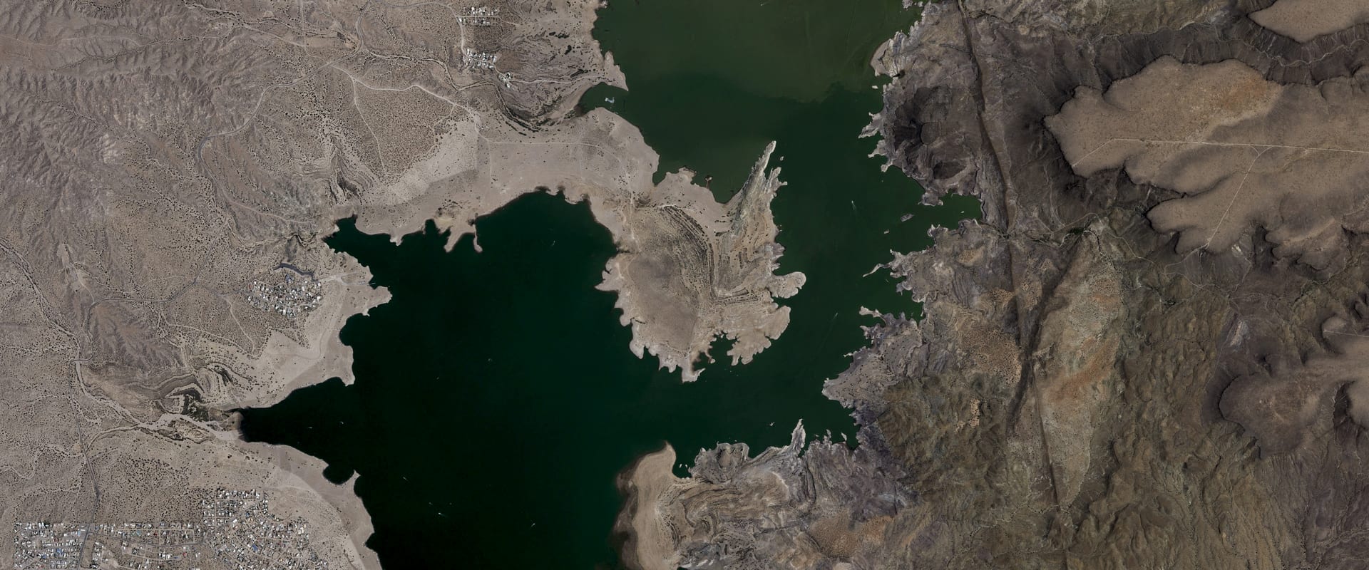 Aerial photo of Elephant Butte Lake and its shoreline