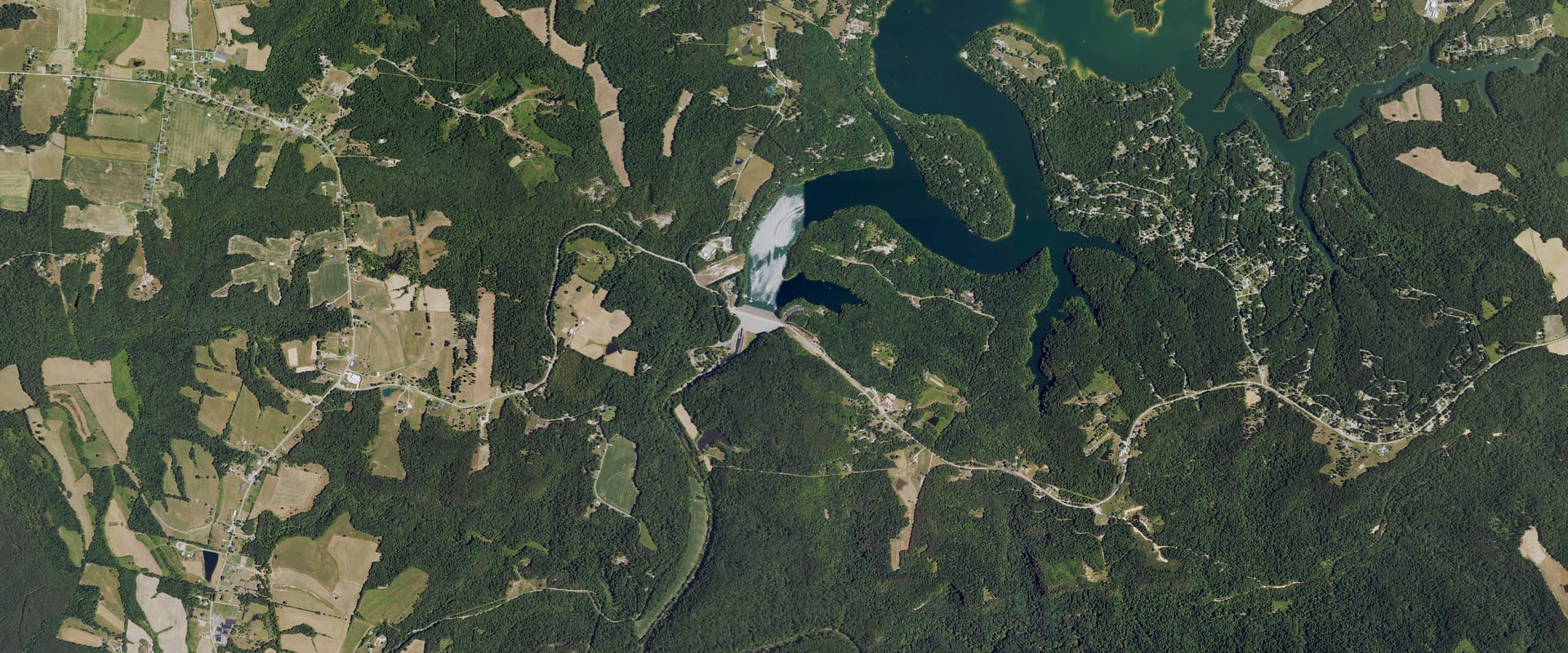 Aerial photo of Nolin River Lake and its shoreline