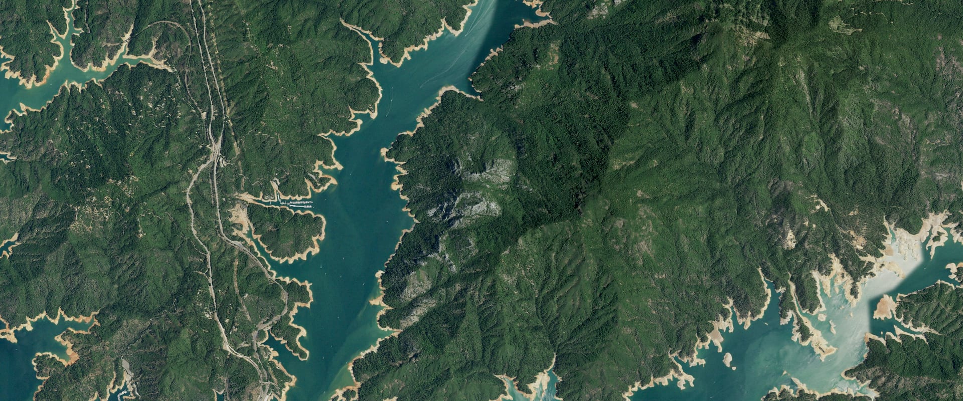 Aerial photo of Shasta Lake and its shoreline