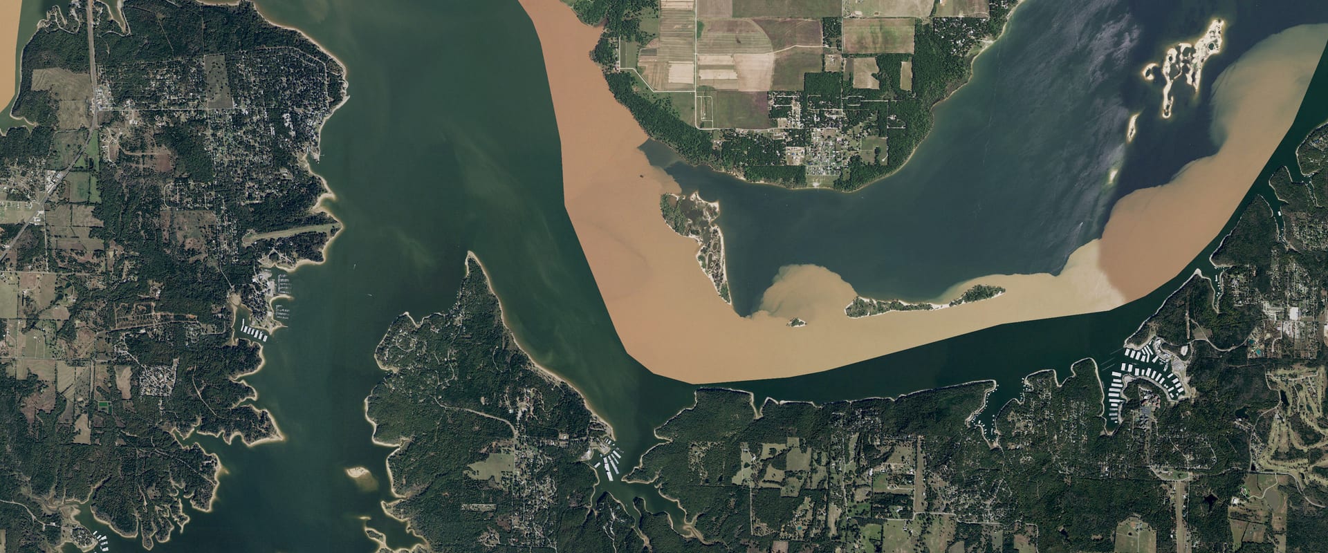 Aerial photo of Lake Texoma and its shoreline